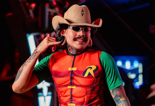 Jiraya UAI, o artista do momento, se apresenta na Festa do Peão